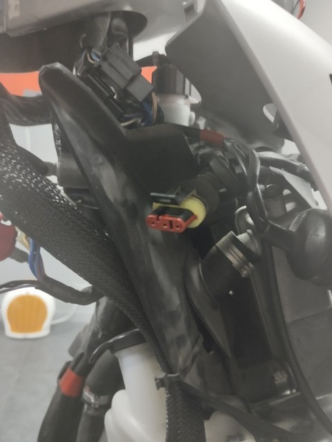 Elektryka samochodów naprawiana w Warszawie, diagnostyka, elektronika, mechanika pojazdów, serwis aut w woj.Mazowieckim z dojazdem Warsztatu do klienta.