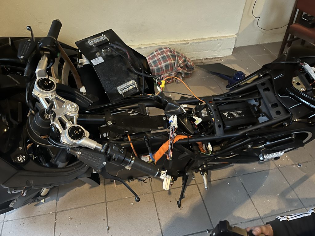 Serwis WV Warszawa, Nasza firma naprawia auta z dojazdem do klienta, obsługujemy praktycznie każdy model samochodu w Warszawie.