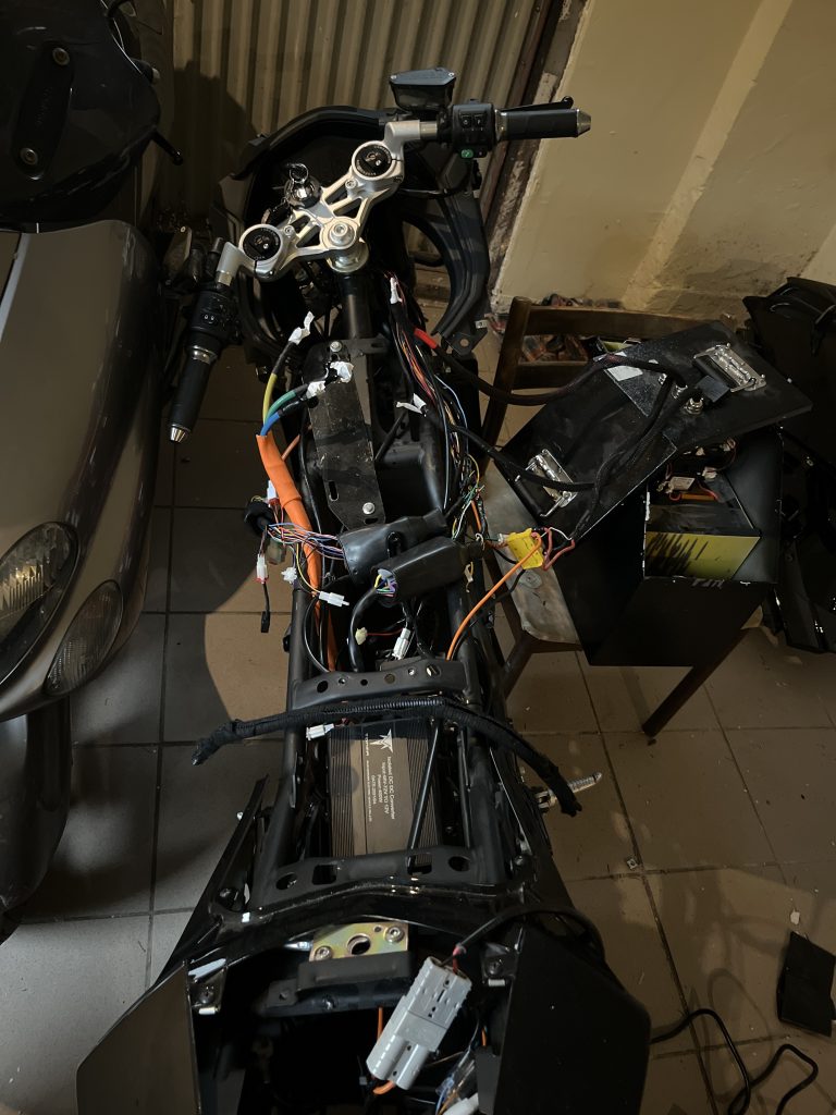 Naprawa skuterów i motorów - Specjalizacja naszej firmy to między innymi Serwis elektryki i naprawa skuterów. 