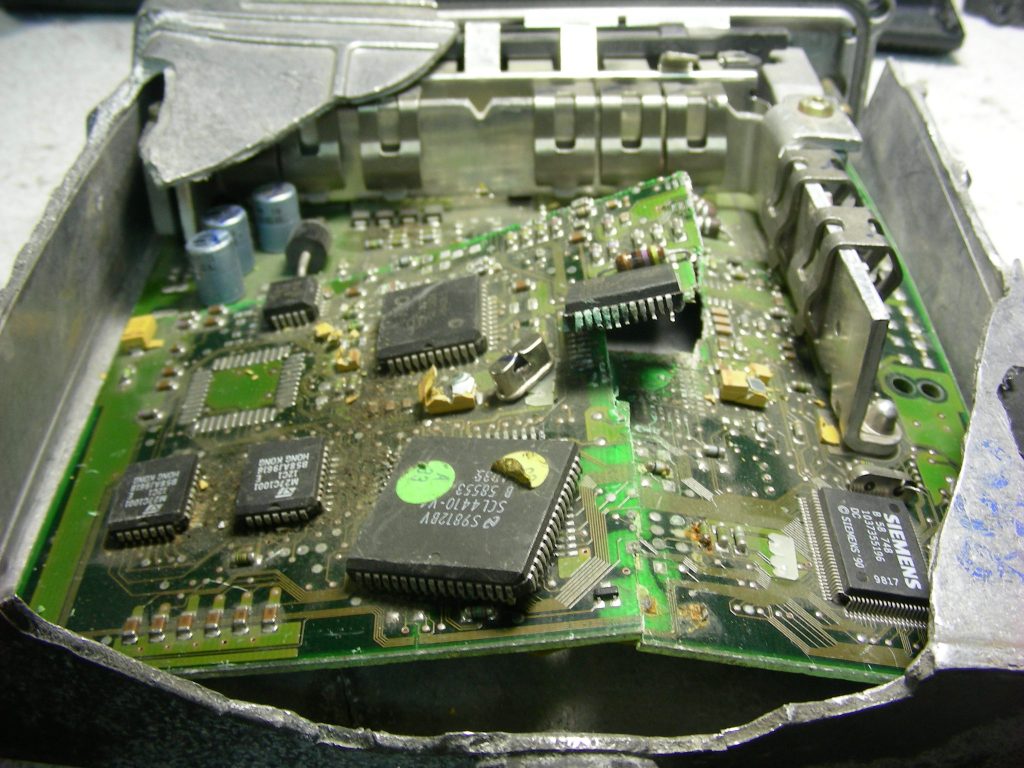 Naprawa Samochodu Auris Hybrydowego, świadczymy usługi mechaniki i elektryki samochodowej w Warszawie do Aut hybrydowych.