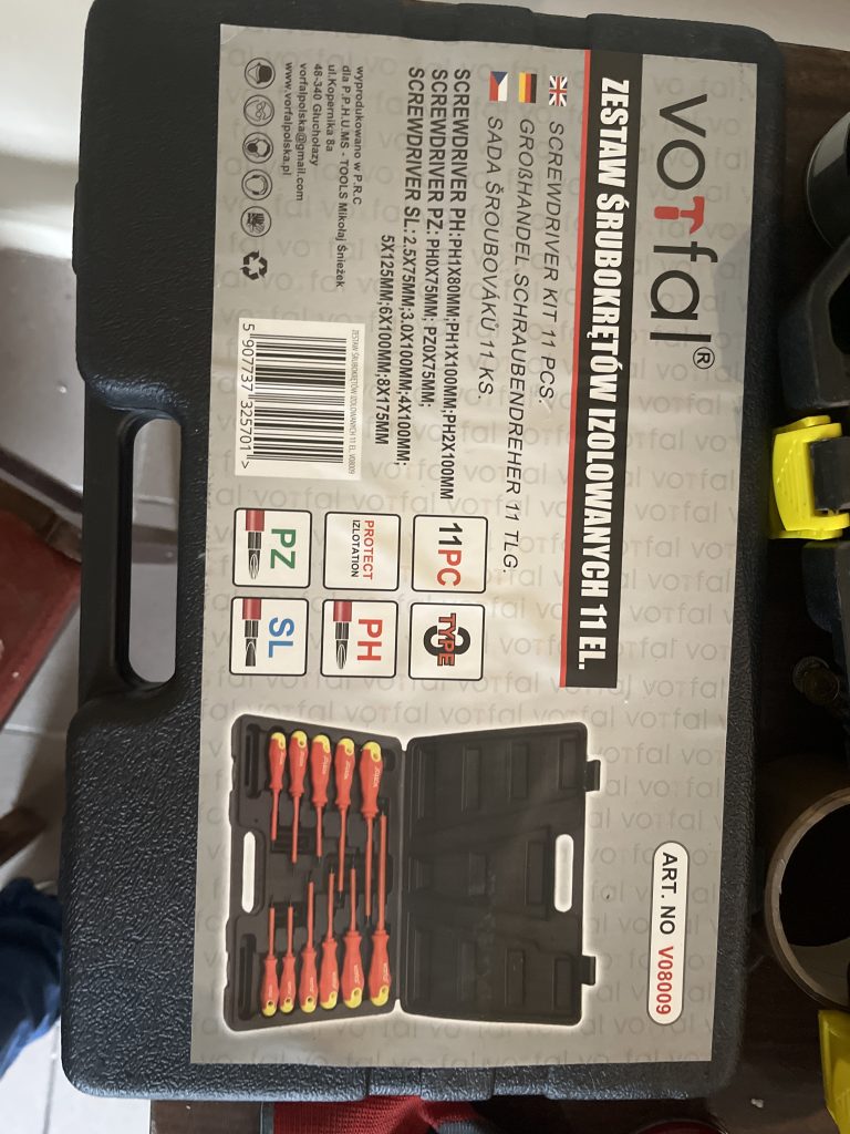 Elektronik z Warszawy, jako Firma która naprawia samochody posiadamy Serwis elektroniki i elektryki z dojazdem