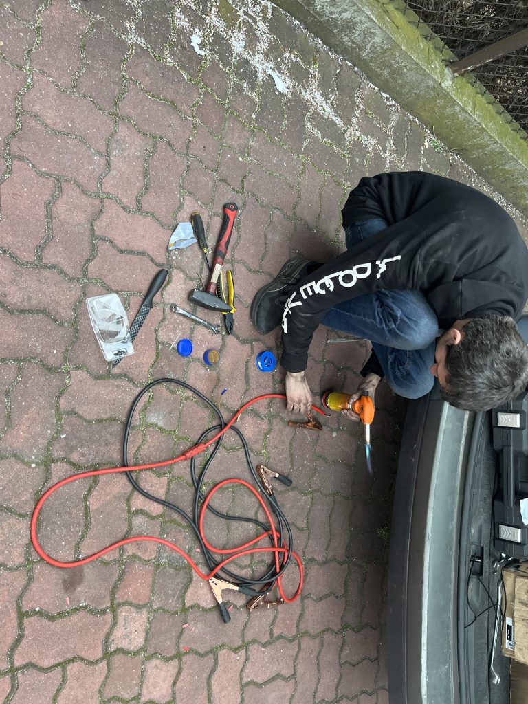 Tani Mechanik - Nasza firma świadczy usługi z zakresu naprawy i serwisowania samochodów z dojazdem do klienta.