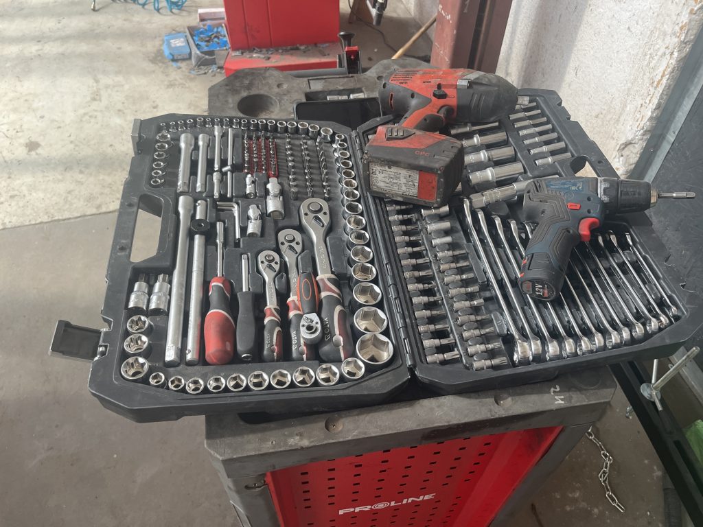 Mobilny mechanik Mokotów, oferujemy możliwości naprawy samochodu z dojazdem do klienta w Warszawie i poza mokotowem.