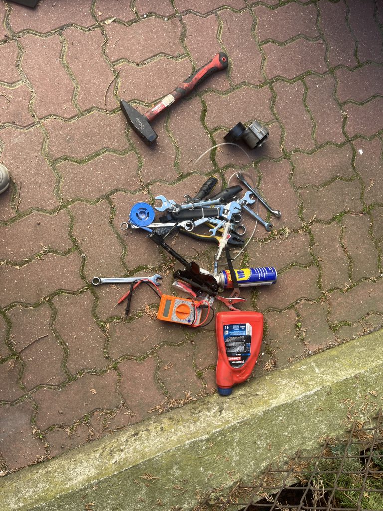 Elektronik do Auta, Nasza Firma oferuje profesjonalny Serwis samochodów z dojazdem do klienta w Warszawie z dojazdem.